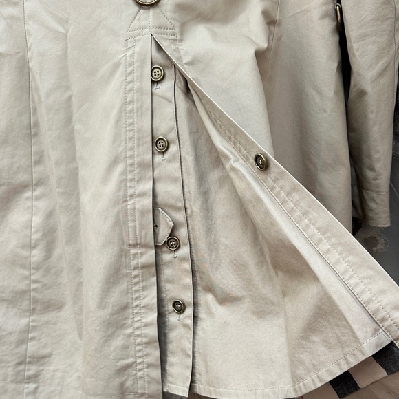 Burberry Tan Double-Breasted Coat Size 6 - Picture 4 of 11